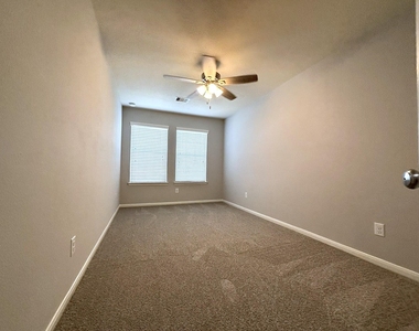 8415 Sunset Loch Drive - Photo Thumbnail 17