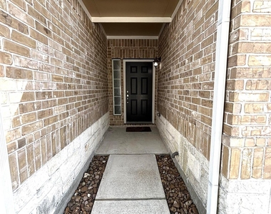 8415 Sunset Loch Drive - Photo Thumbnail 3