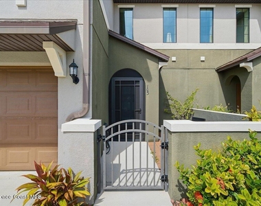 1320 Lara Circle - Photo Thumbnail 2