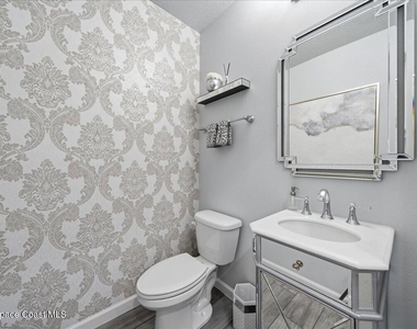 1320 Lara Circle - Photo Thumbnail 6