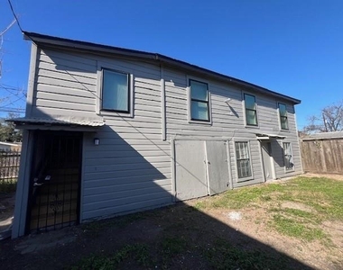 407 1/2 Walton Street - Photo Thumbnail 16