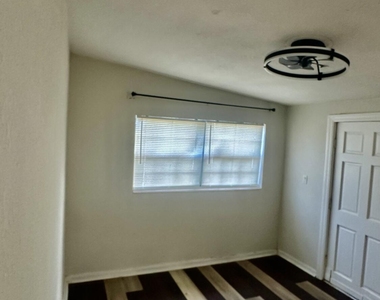 3204 Pecan Street - Photo Thumbnail 8