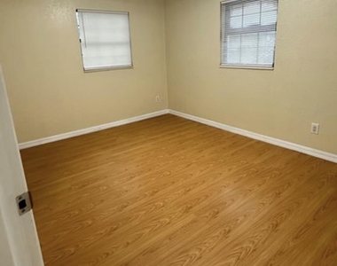 3204 Pecan Street - Photo Thumbnail 5