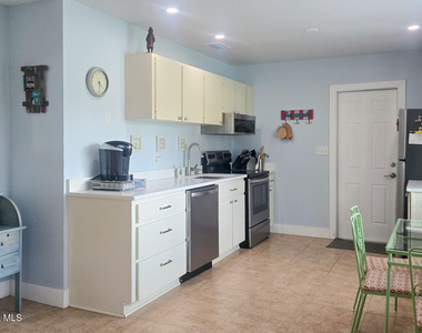 2706 Kumquat Drive - Photo Thumbnail 9