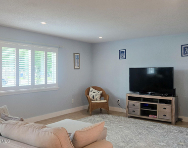 2706 Kumquat Drive - Photo Thumbnail 2