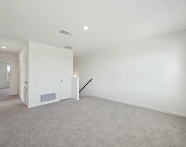 7807 Laurel Gem Drive - Photo Thumbnail 3