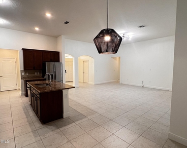 260 De Castro Avenue Se - Photo Thumbnail 12