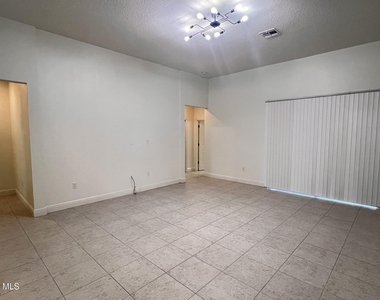 260 De Castro Avenue Se - Photo Thumbnail 10