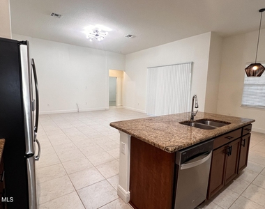 260 De Castro Avenue Se - Photo Thumbnail 16