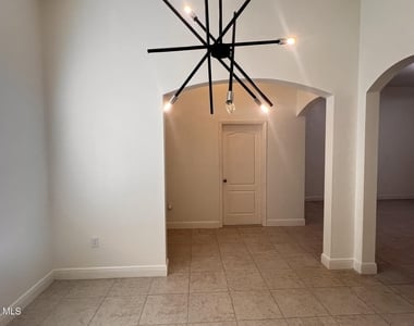 260 De Castro Avenue Se - Photo Thumbnail 7