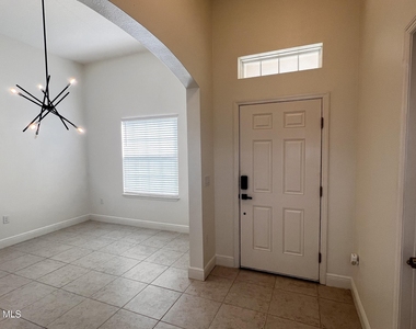 260 De Castro Avenue Se - Photo Thumbnail 4
