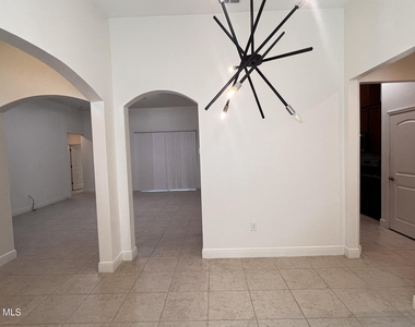 260 De Castro Avenue Se - Photo Thumbnail 5
