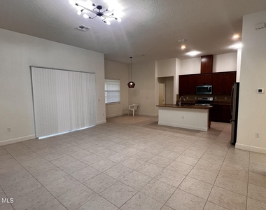 260 De Castro Avenue Se - Photo Thumbnail 9