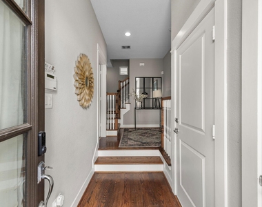 1314 W 21st Street - Photo Thumbnail 5
