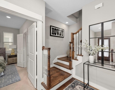 1314 W 21st Street - Photo Thumbnail 8
