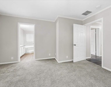 6133 River Pointe Drive - Photo Thumbnail 9
