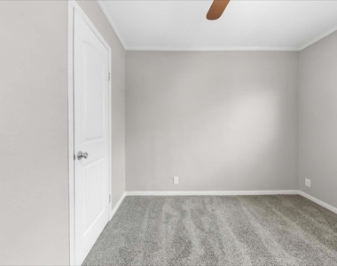 6133 River Pointe Drive - Photo Thumbnail 15