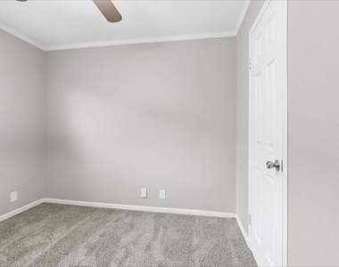 6133 River Pointe Drive - Photo Thumbnail 13