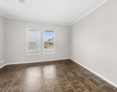 6133 River Pointe Drive - Photo Thumbnail 2