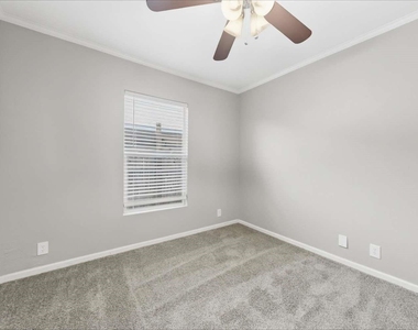 6133 River Pointe Drive - Photo Thumbnail 12