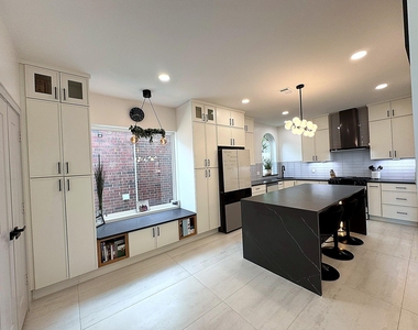 9822 Oak Point Drive - Photo Thumbnail 14