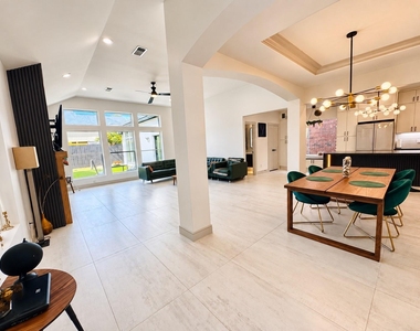 9822 Oak Point Drive - Photo Thumbnail 4