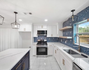 10602 Glenfield Court - Photo Thumbnail 22