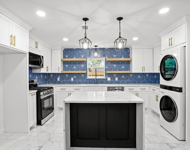 10602 Glenfield Court - Photo Thumbnail 21