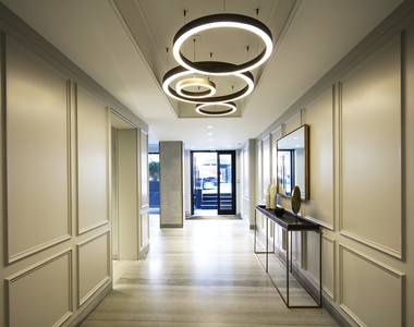 East 51st Street - Photo Thumbnail 9