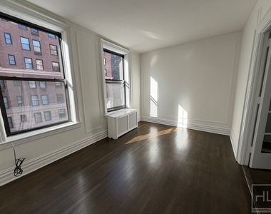 Lexington Avenue - Photo Thumbnail 2