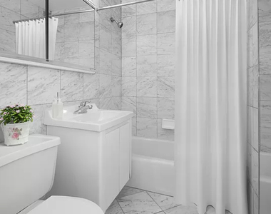 E 52nd St - Photo Thumbnail 2