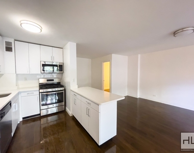 E 82 St - Photo Thumbnail 1