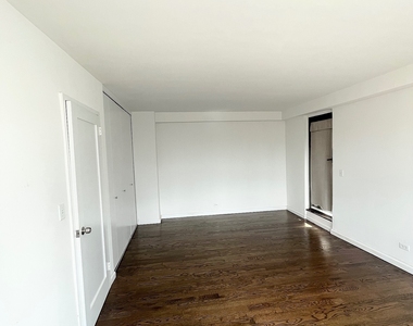 E 82 St - Photo Thumbnail 10