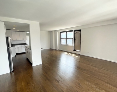 E 82 St - Photo Thumbnail 5
