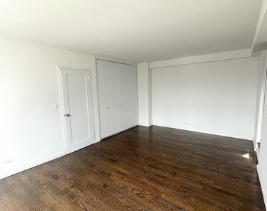 E 82 St - Photo Thumbnail 12