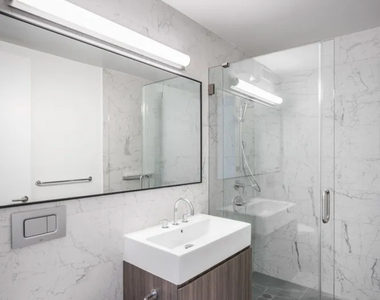 East 72nd Street - Photo Thumbnail 8