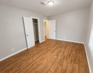 1521 4th Avenue N - Photo Thumbnail 4