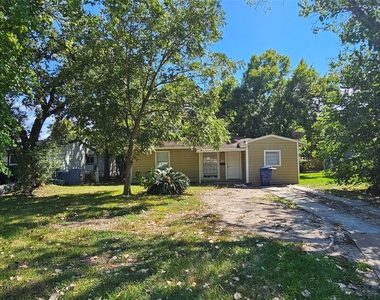 1521 4th Avenue N - Photo Thumbnail 2