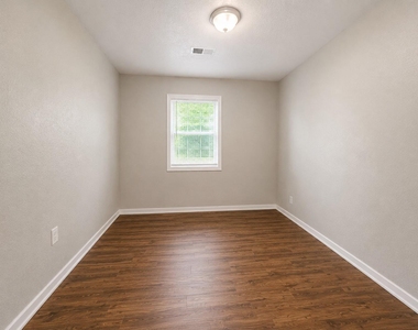 1521 4th Avenue N - Photo Thumbnail 6