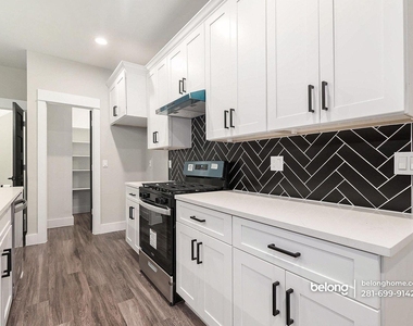 8119 Venus Street - Photo Thumbnail 3