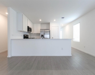 15010 Tremaine Court - Photo Thumbnail 8