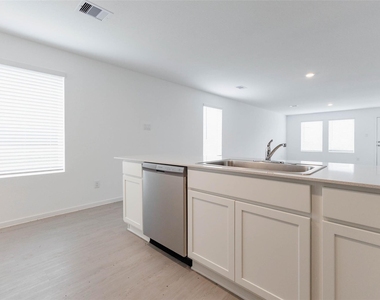 15010 Tremaine Court - Photo Thumbnail 6