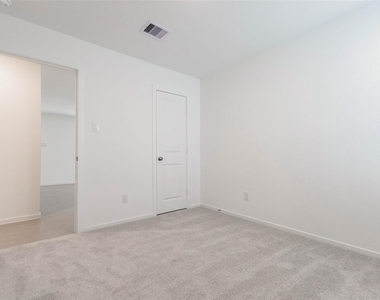 15010 Tremaine Court - Photo Thumbnail 17