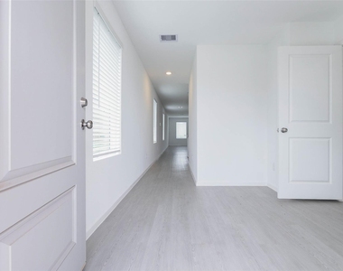 15010 Tremaine Court - Photo Thumbnail 3