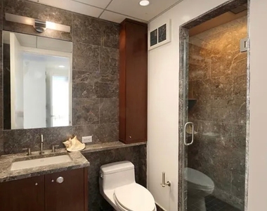 East 59 Street - Photo Thumbnail 7