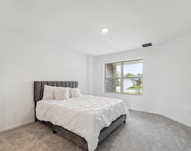 17747 Grove Hill Drive - Photo Thumbnail 10