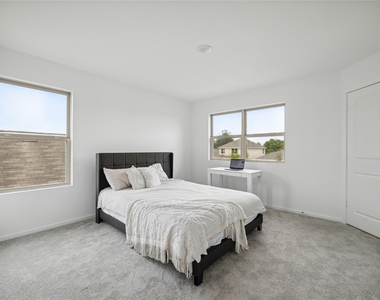 17747 Grove Hill Drive - Photo Thumbnail 6