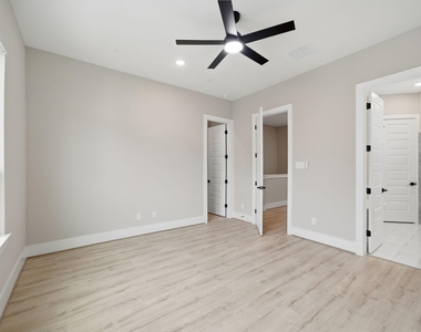 4013 Griggs Road - Photo Thumbnail 12