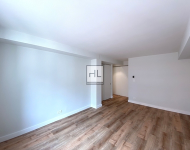 East 51 Street - Photo Thumbnail 2