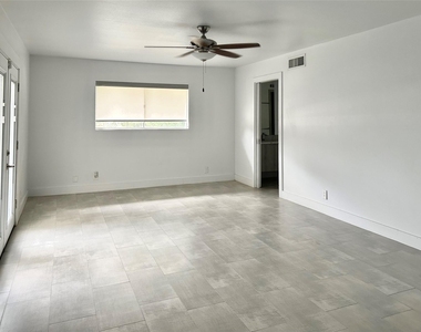 4910 Heatherglen Drive - Photo Thumbnail 6
